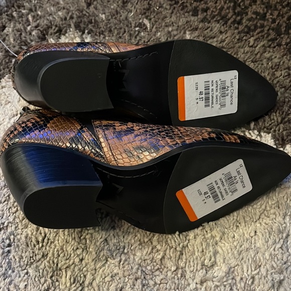 Marc Fisher snake skin boots size 5 - Picture 5 of 5